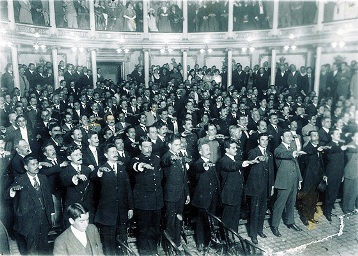 Los diputados del Congreso Constituyente protestan cumplir la  nueva Constituci&oacute;n el 31 de enero de 1917. &Eacute;sta se promulga el 5 de febrero del mismo a&ntilde;o.